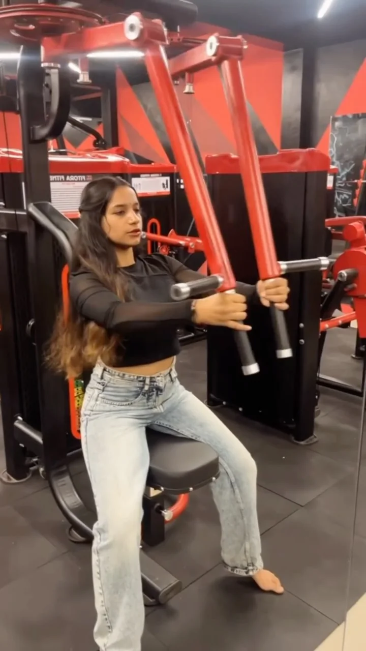 Red and black resistance machines at Fitora